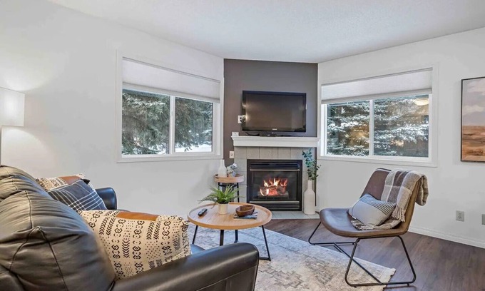 Harvie Heights Condo | Cozy Family Retreat Banff Gate 2-Story 2-BR Condo with Hot-Tub and Full Kitchen