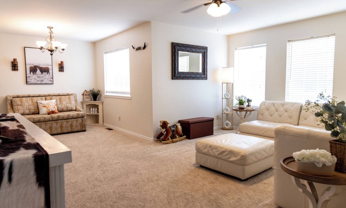 Tri-Cities House | Cozy Farmhouse in charming Kennewick.