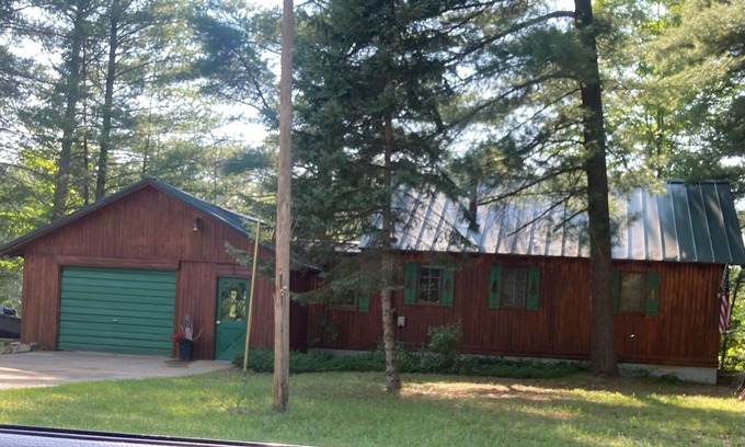 Fife Lake Cabin | Cozy Fife Lake Cabin - Unwind by the Manistee River!