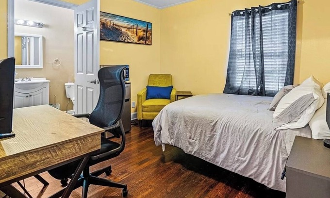 Collier Heights House | Cozy Get Away