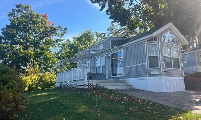 Alanson Cottage | Cozy Getaway in Northern Michigan