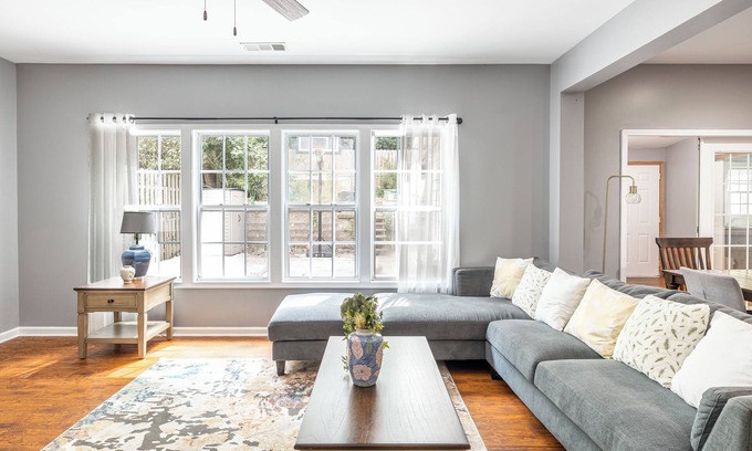 Tucker House | Cozy Ground-Level Room with Private Yard｜Flexible Month-to-Month Rental #41775