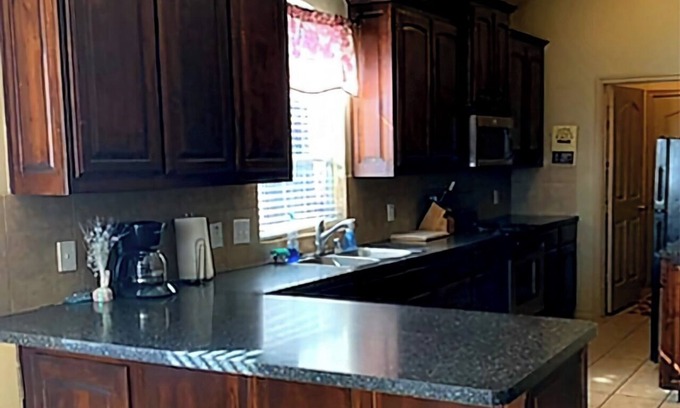 South Arlington House | Cozy hm near Texas ranger stadium