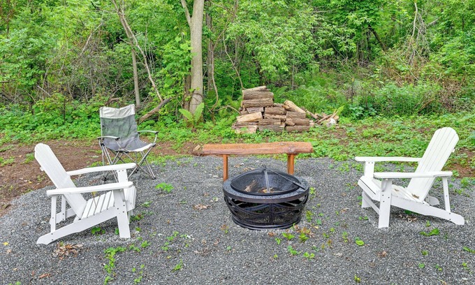 Holcombe House | Cozy Holcombe Home w/ Fire Pit: Near Trails!