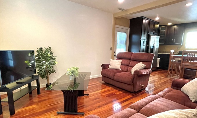 Norwalk House | Cozy Home 20min to Disney, LA, Beaches
