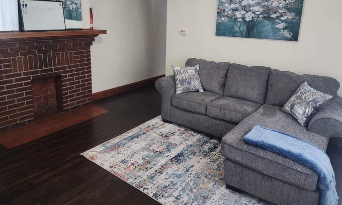 West Columbus House | Cozy home close to downtown