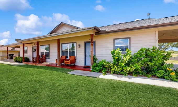 Kingsland House | Cozy home, close to LBJ with full kitchen, living room, patio and WIFI