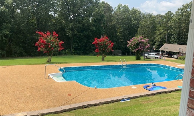 Pontotoc House | Cozy home- covered back porch and pool. 3 bedroomn25 minutes to Oxford or tupelo