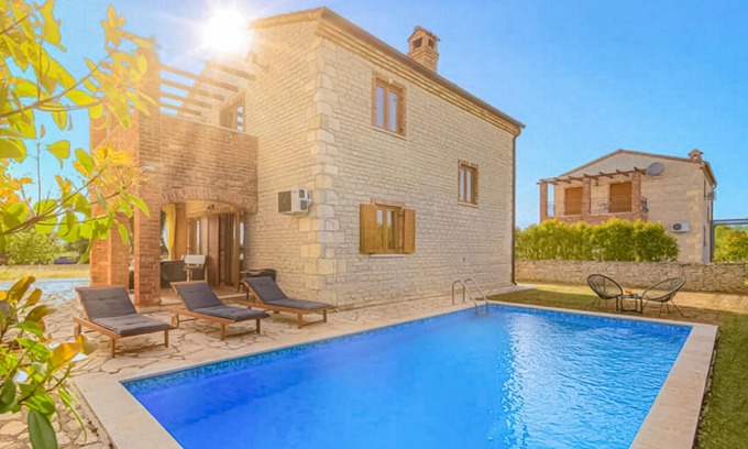 Cabrunici House | Cozy home in Cabrunici with WiFi