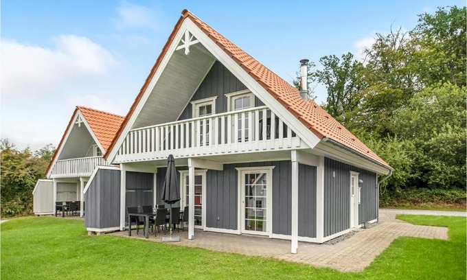 Grasten House | Cozy Home In Gråsten With Kitchen