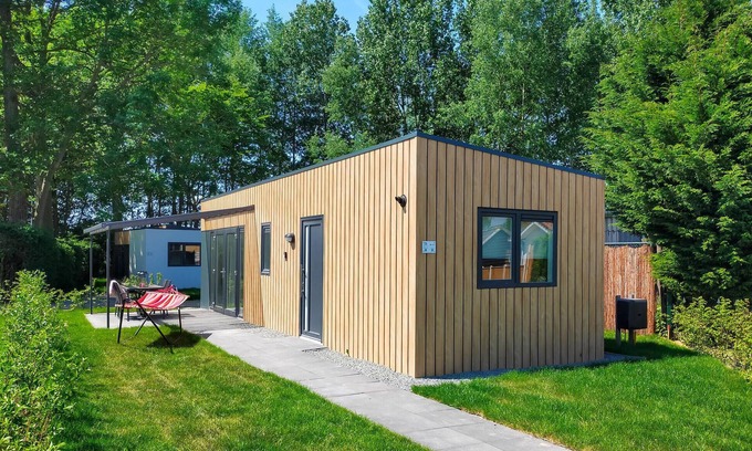 Heinkenszand House | Cozy home in Heinkenszand with kitchen