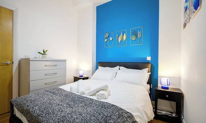 St George's Quarter Apartment | Cozy home in Liverpool City Centre - Peaceful Sleep!