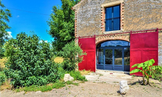 Mornas House | Cozy Home In Mornas With Kitchen