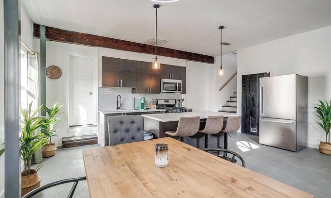 Oak Cliff House | Cozy Home, Near Downtown & Steps Away Bishop Arts