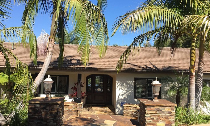 Kit Carson House | Cozy Home Retreat 25 min from San Diego Safari Park, Zoo, Lego Land, Sea World
