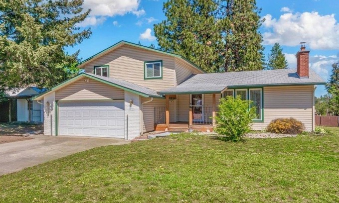 Post Falls House | Cozy home steps from Q'emlin Park beach- Sleeps 8!