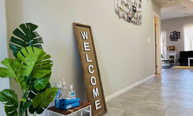 Henderson House | Cozy home/up to 8ppl/15 mins to strip