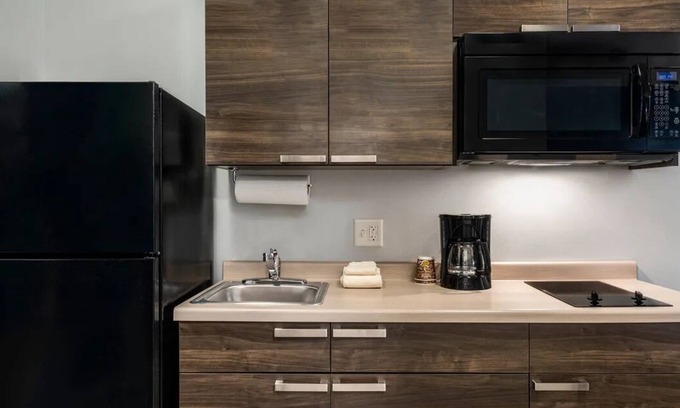 Pooler House | Cozy Hotel w/In-Room Kitchen, Free Parking, Pet-Friendly, Near Savannah Airport