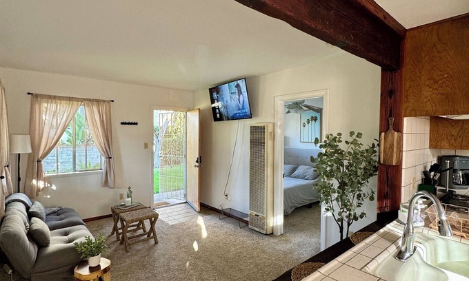 Crown Point Villa | Cozy house by the bay