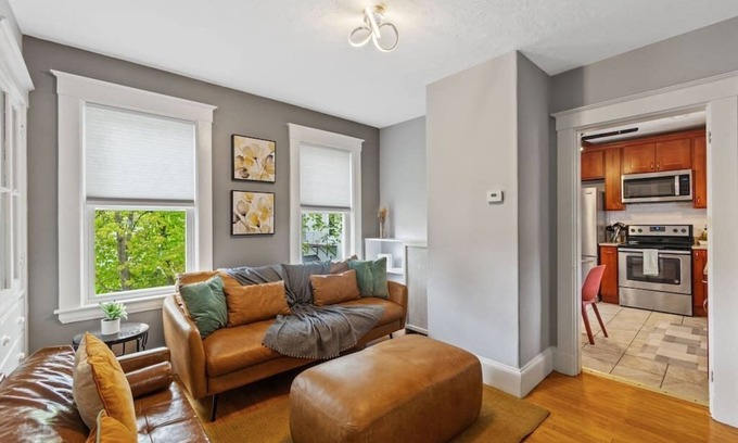 South Side House | Cozy house close to Brandeis, Bentley, Moody St