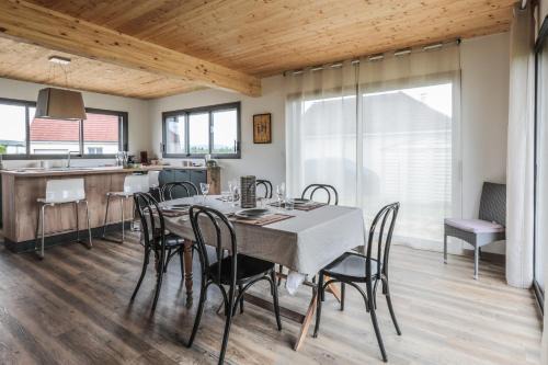 Arc-et-Senans House | Cozy House Close to Les Salines Royales with Parking and WiFi