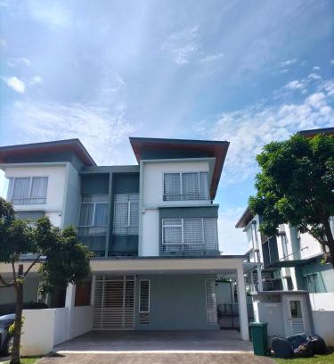 Kajang Villa | Cozy House in Kajang