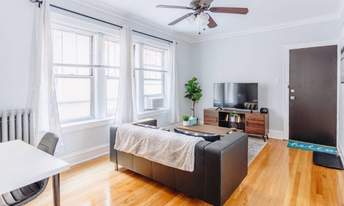 Ravenswood House | ⭐️Cozy|Intimate|1BR In Lincoln Square⭐️