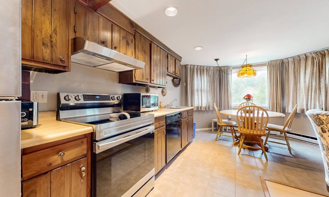 Rawsonville Condo | Cozy, inviting condo close to skiing, hiking, golf & charming villages