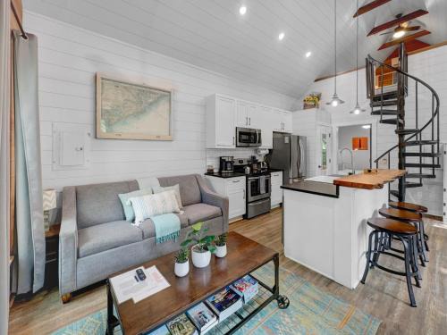 Charleston House | Cozy Island Cottage