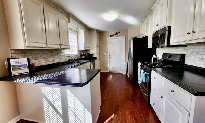 Enterprise House | Cozy Jasmine Circle