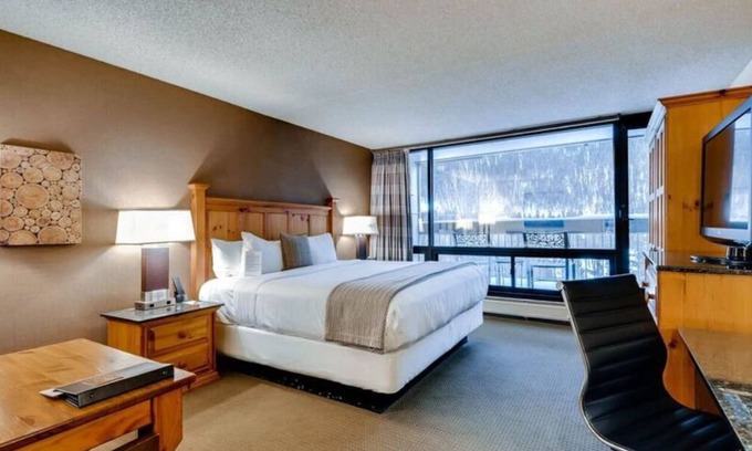 Lakeside Village Apartment | Cozy Keystone Lodge Stay with Breathtaking Views