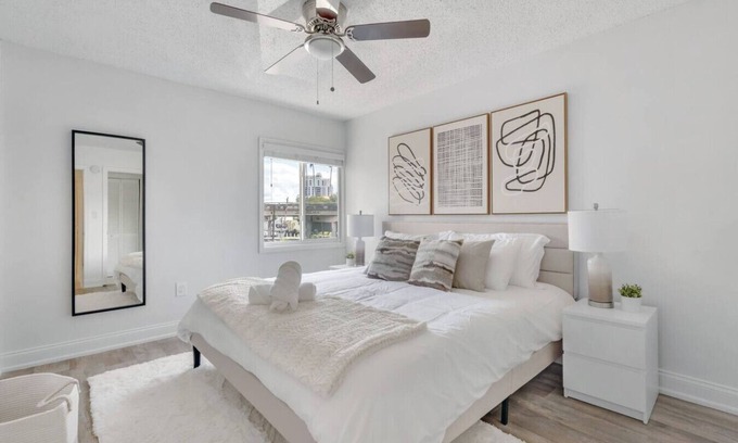SoHo Apartment | Cozy King Suite near Bayshore! Pool,Gym,Parking