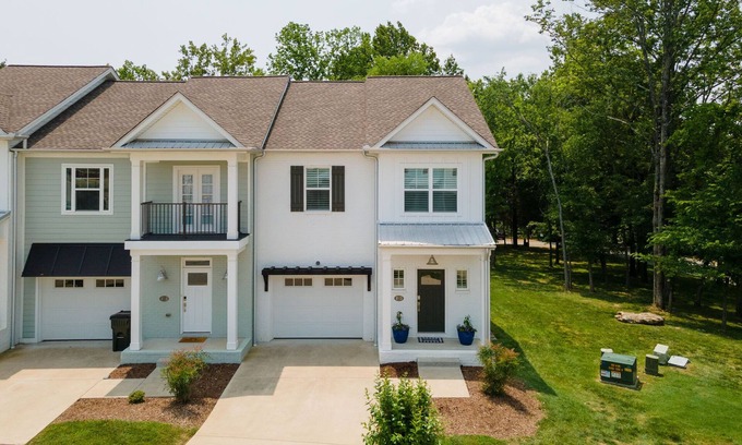 Gallatin Condo | Cozy Lake Condo - Two Covered Porches - Boat Slip!