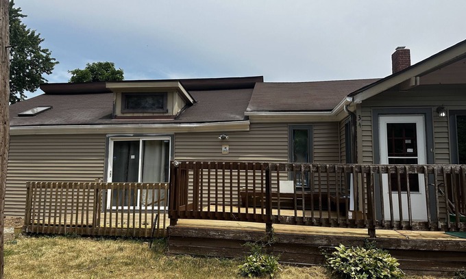 Portage Lakes House | Cozy lake house, five minute walk to the lake! Perfect for a weekend getaway.