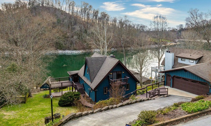 Bluff City House | Cozy Lake house on Boone Lake with private dock