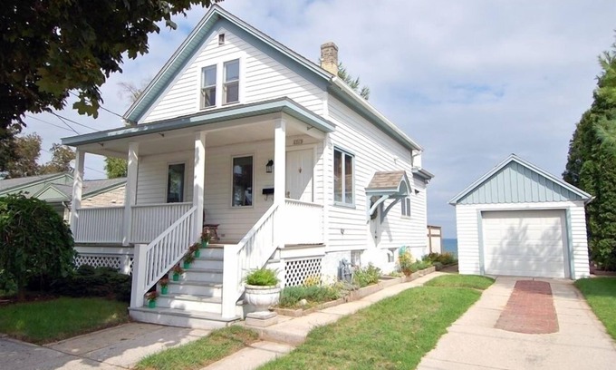 Sheboygan House | Cozy Lake Michigan Cottage Direct Lakefront Views of Lake Michigan Premier Host!