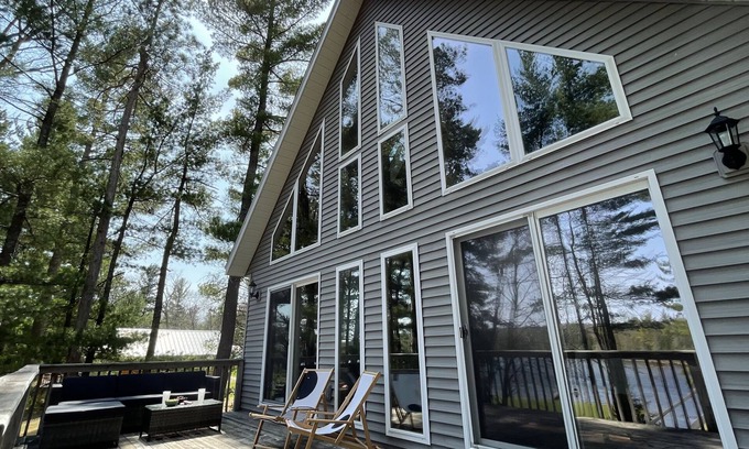 Atlanta Cabin | Cozy lakefront cabin with kayaks