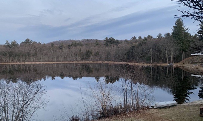 Wilbraham House | Cozy Lakefront Cottage