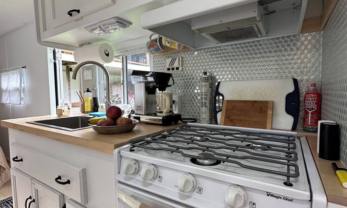 Pleasant Valley House | Cozy Lil’ Camper in Pleasant Valley