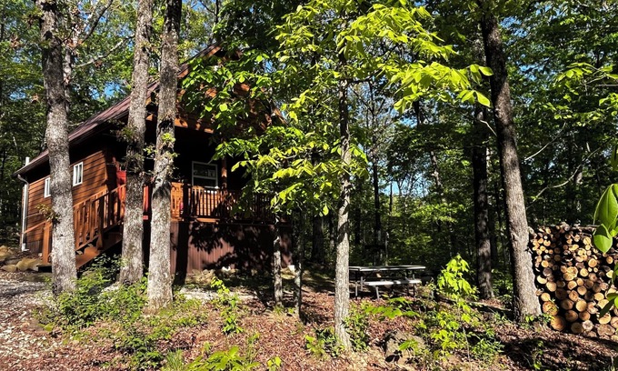 Winslow Cabin | Cozy little cabin in our little woodland village - access to the pond & meadow