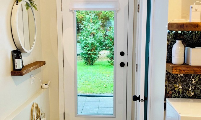 Comox Apartment | Cozy Little Nest, steps from the beach