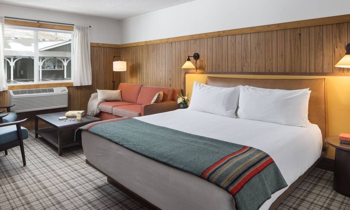 Jackson Hotel | Cozy Lodge w/Heated Pool & Pet-Friendly Policy at Jackson Hole