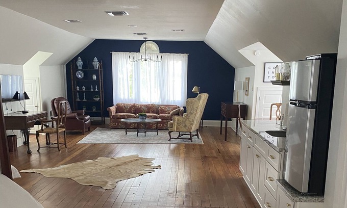 Covington Apartment | Cozy loft in the heart of downtown Covington.