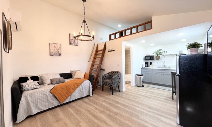 Lancaster House | Cozy Loft Studio Getaway