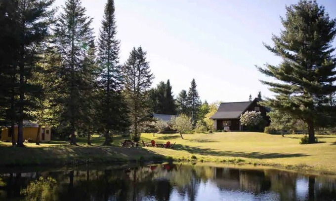 Hancock Cabin | Cozy Log Cabin: Great for Families, Near Trails