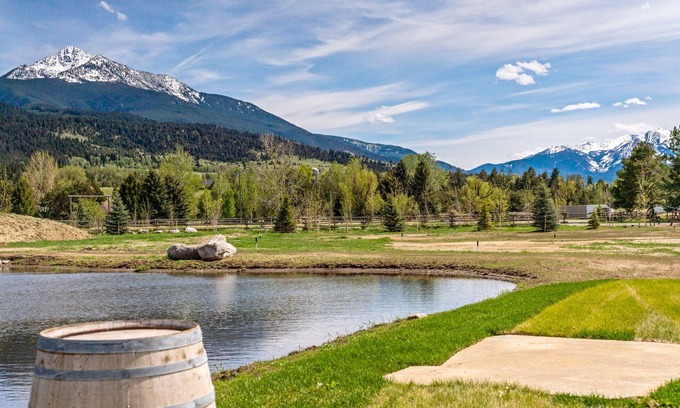 Livingston Cabin | Cozy Log Cabin in the Heart of Paradise Valley, Montana