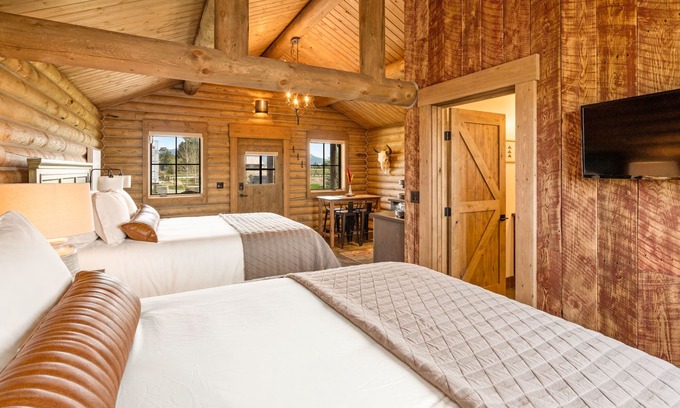 Livingston Cabin | Cozy Log Cabin near Yellowstone River and Park