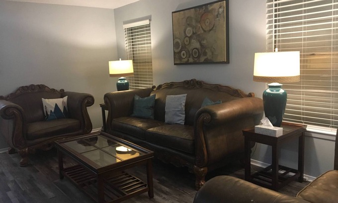 Van Apartment | Cozy Modern 1 Bed 1 Bath next to Park!