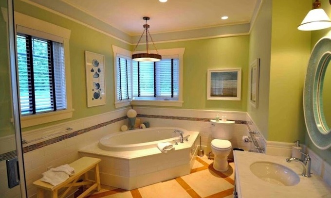 Baysville Cottage | Cozy modern Muskoka Cottage fully equipped for an easy escape to the country.