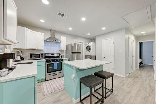 Johnston Terrace House | Cozy Modernized Home - Minutes to Downtown-AUS